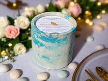 Load image into Gallery viewer, Vanilla Sugar Concrete Candle with Sweet Fragrance
Handmade concrete candle with vanilla sugar fragrance and a unique, textured design